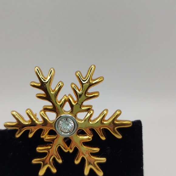 Vintage Snowflake Rhinestone Brooch Gold Tone - Picture 2 of 5